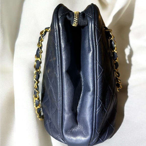 Vintage Chanel Quilted Navy Shoulder Bag - Picture 4 of 9